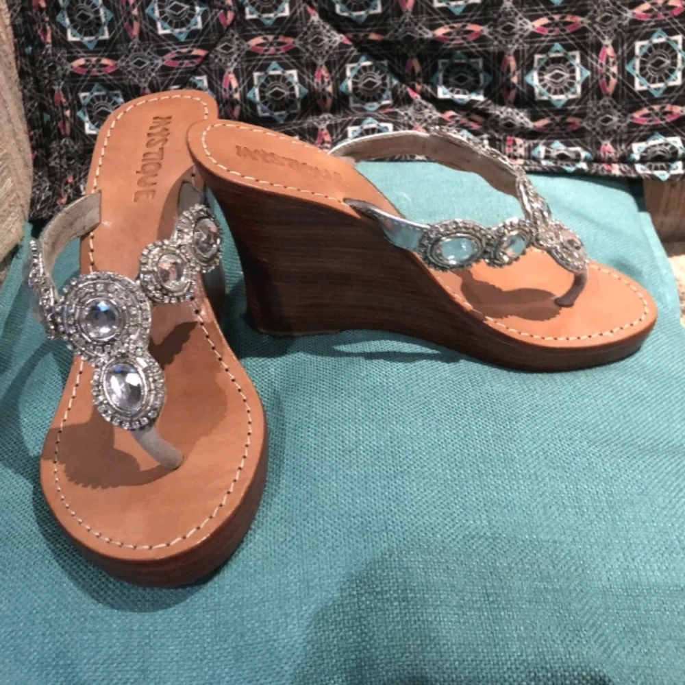 MYSTIQUE WEDGE SANDALS SIZE 9